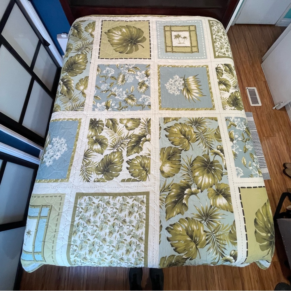 Mainstays Tropical Patchwork Quilt - Green & Light Blue Size Queen